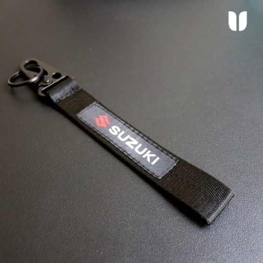 SUZUKI BLACK KEYCHAIN WITH METAL KEY RING